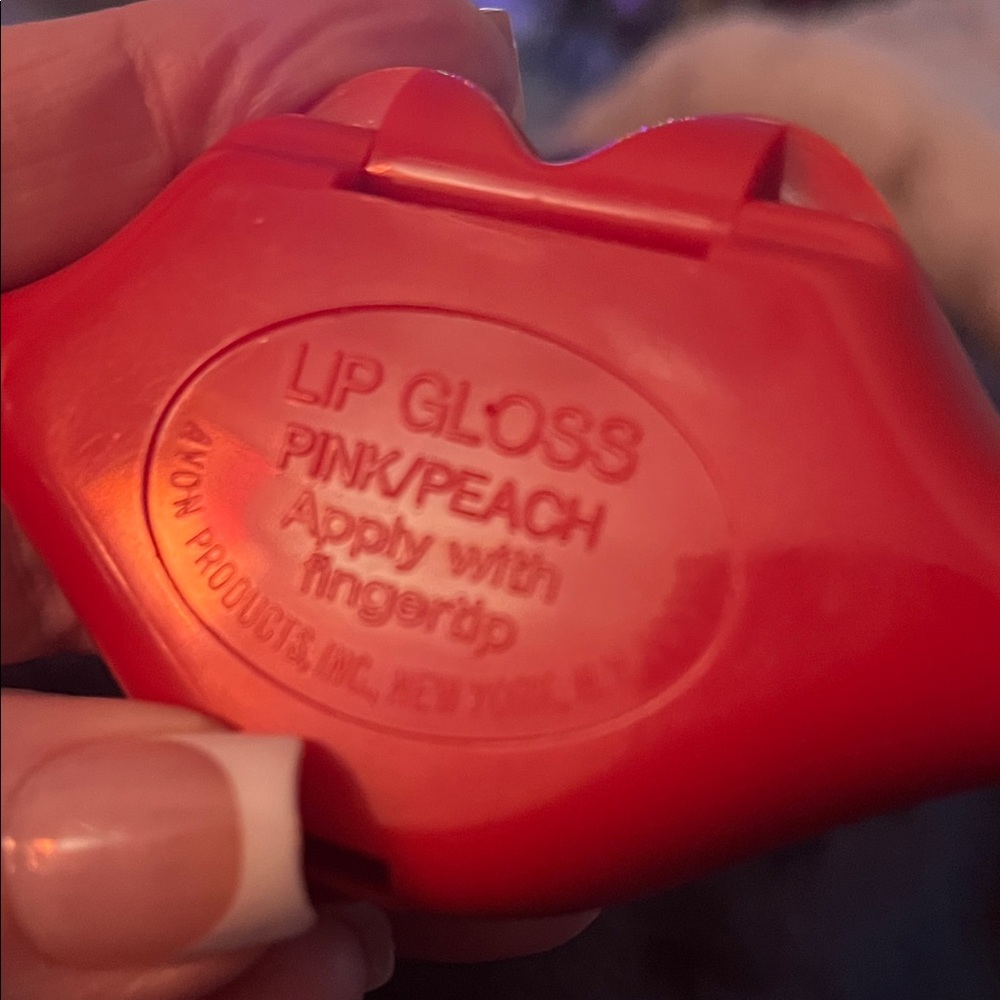 Red Lip-Shaped Compact Mirror - Picture 4 of 4